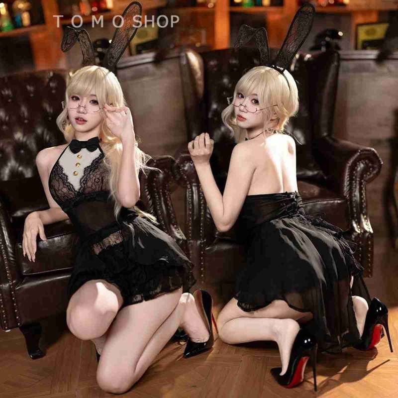 即日出荷!(商品名は衣類)中身がわからない梱包でお届け このセクシーなバニーガールコスプレ衣装は、ハロウィンや特別なイベントでの仮装に最適です。 黒猫をイメージしたデザインで、花柄の耳カチューシャがアクセントとなり、可愛らしさを引き立てます...