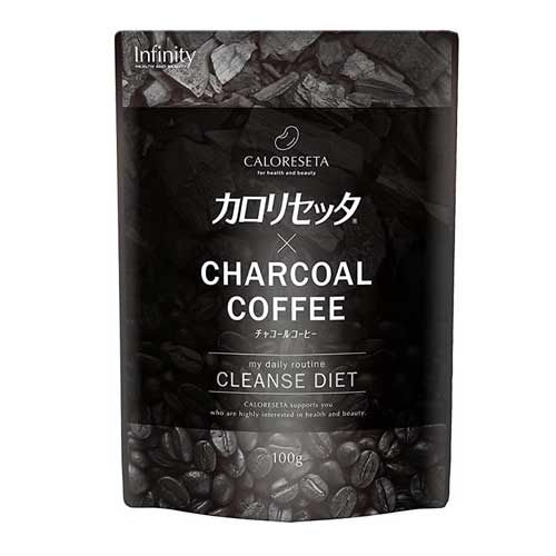 ●健康的なカラダを目指す毎日に欠かせない、新感覚コーヒー！●いつも飲んでいるコーヒーを置き換えるだけ。チャコールクレンズで美味しくダイエット！●炭・白インゲン豆抽出物・MCTパウダー・生コーヒー豆抽出物を中心にその他難消化デキストリンや乳酸菌・ビタミン・ミネラルを配合。●ブラジル産アラビカ種コーヒー100％使用。●カフェインやポリフェノールが含まれています。&lt;原材料&gt;コーヒーパウダー(ブラジル製造)、水溶性食物繊維(難消化性デキストリン)、赤松炭末、中鎖脂肪酸油、生コーヒー豆抽出物、デキストリン、乳酸菌混合末(デキストリン、乳酸菌(ビフィズス菌5種、乳酸菌17種)、乳糖)(乳成分を含む)、パン酵母(ブトウ糖、マンガン、亜鉛、銅、モリブデン、ヨウ素、セレン、クロム含有)、白インゲン豆抽出物 / トレハロース、植物炭末色素、加工デンプン、ビタミンC、アラビアガム、ビタミンE、ナイアシン、パントテン酸カルシウム、ビタミンB?、ビタミンB?、ビタミンB?、ビタミンA、葉酸、ビタミンD、ビタミンB??&lt;栄養成分表示&gt;5gあたりエネルギー　18.2kcal、たんぱく質　0.47g、脂質　0.04g、炭水化物　4.1g、食塩相当量　0.003g&lt;お召し上がり方&gt;3〜5g（小さじ1杯）を100ml〜150mlのお湯または水に溶かしてよくかき混ぜてからお飲みください。・アイスでもホットでも！・ミルクや豆乳で割って美味しいカフェオレにも！&lt;保存方法&gt;高温・多湿、直射日光を避け、なるべく冷暗所に保存してください。&lt;ご注意&gt;●天然物由来の原料を使用しているため、色調やにおいに差が生じることがありますが、品質には問題ありません。●体質や体調によりまれに合わない場合がありますが、その場合はご使用をお控えください。●通院・入院中の方は、ご使用になる前に医師にご相談ください。●妊娠中、授乳中の方、乳幼児及び小児のご利用はお控えください。●食物アレルギーのある方は、原材料名をご参照の上お召し上がりにならないでください。●小さなお子様の手の届かないところに保管してください。●開封後はしっかりチャックを閉めてください。●開封後はお早めにお召し上がりください。●賞味期限の過ぎた製品はお召し上がりにならないでください。※食生活は、主食、主菜、副菜を基本に、食事のバランスを。※健康的なダイエットには適度な運動とバランスの良い食生活が大切です。予告なくパッケージ等が変更になることがございます。製造・取扱い中止の場合はキャンセルとさせて頂く場合がございます。予めご了承ください。発売元又は製造販売元インフィニティ原産国日本商品区分健康食品広告文責:株式会社トモズTEL:03-6715-8835