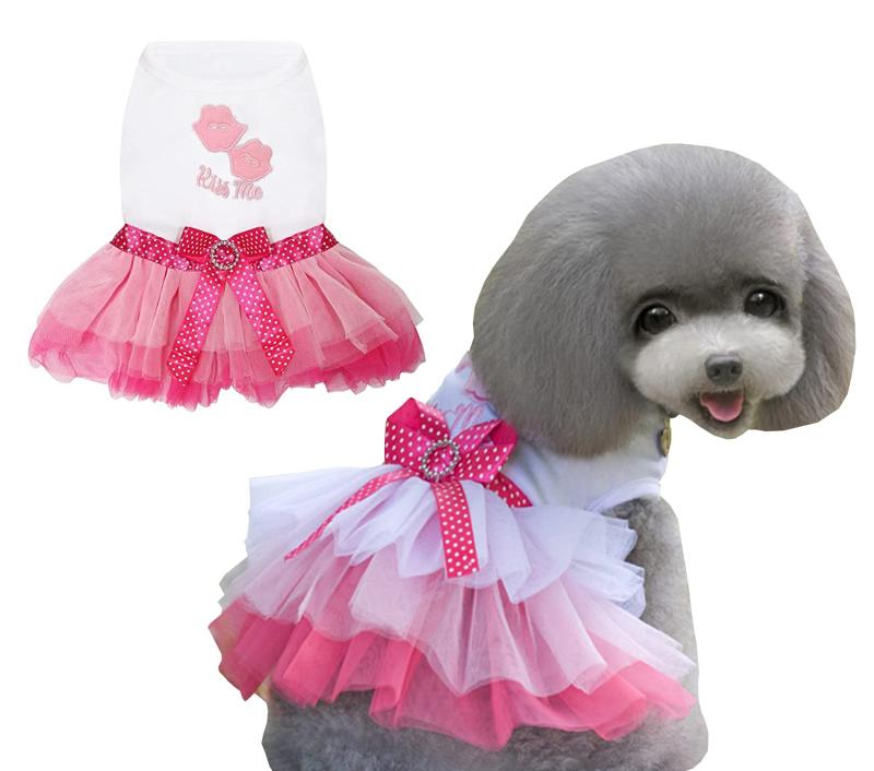 犬のドレス高級子犬のスカート犬の服プリンセスドレス結婚式のイブニングドレスツツスカート赤い唇小さな犬の女の子のための弓結びのドレス L レッド❤❤❤ L -- 背中の長さ: 30 cm, バスト: 42 cm, 首周り: 29 cm🎀 ヒント：このドレスは子犬と小型犬にのみ適しています。 犬ののサイズに合わせてこのアイテムを選択しないでください。メーカーごとにサイズが異なる場合があります。 お支払いの前に、ペットを注意深く測定し、左下のサイズ表に従って少しゆるいサイズを選択してください。 ありがとう🎀 美しくユニークなスタイル----高品質のコットンとレースでできており、ロマンチックな赤い唇とハート型にマッチします。 ウェディングスタイルのドレスはあなたのペットを魅力的で素敵な女の子に変えます。🎀 快適で柔らかい----高品質で、肌にやさしく、通気性があり、触り心地が柔らかく、甘い子犬だけにぴったりです。🎀 複数のアプリケーション----毎日の着用、結婚式、誕生日、週末のパーティー、ハロウィーン、クリスマス、パレード、写真撮影、または遊びの日に最適です。 あなたの赤ちゃんはこのドレスを着た高貴な女王になります。