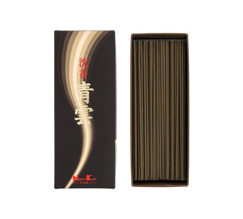 日本香堂(Nippon Kodo) 沈香青雲 バラ詰 (約65g)商品サイズ (幅×奥行×高さ): 60mm×33mm×157mm内容量:65g原産国:日本対策・効果:リラックス特徴:ナチュラル・自然派香り:ウッディ沈香を使用した気品のある香り。材質 : タブ、香料“富士山に青い雲"のパッケージで広く親しまれているお線香「青雲」です。 誕生から半世紀以上にわたって愛され続けるロングセラーブランドです。