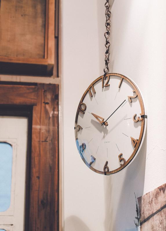 インターフォルム 掛け時計 電波時計 CL-3707 フィッセ ホワイト ライトブラウン 木 直径30cm×奥行5.5cm [2]