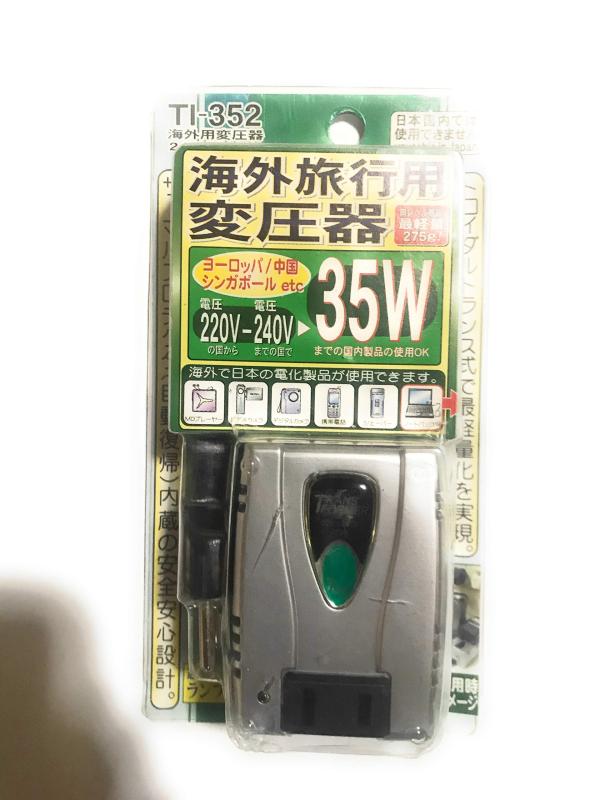 カシムラ 海外用変圧器 ダウントランス 240V 35W TI-352メーカー型番:TI-352サイズ : 7.2x5.2x4.2cm本体重量 : 280g本体材質 : 耐熱ABS樹脂入力電圧 : AC220V~240V消費電力 : 35VA(W)コード長 : 43cm