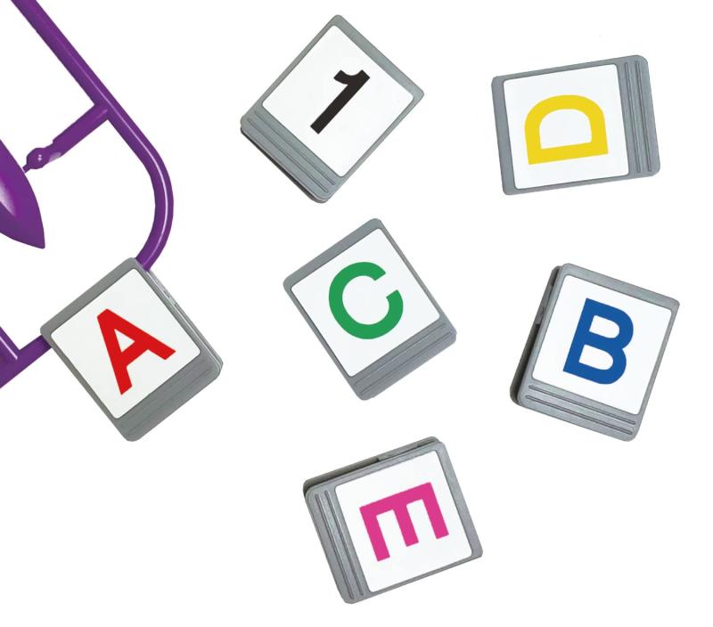 プラモ向上委員会(Plamokojoiinkai) ランナータグClip ホビー用工具 PMKJ011商品サイズ (ひとつあたり):約 W20×H25×D15mm付属の記号シールをクリップに貼り付けて、ランナー枠に取り付ければ、ランナーの”記号タグ”に変身。タグのサイズは最適に設計しており、ふらつくことなくランナー枠に固定ができます。ワンタッチで挟むだけのシンプルなクリップの為、準備も片付けも簡単なのでランナーに貼る、巻く、溝にはめ込むといった面倒な作業は必要。付属のシールには、AからZ、数字や無地のシールがあるので、よく使用する記号はもちろん、記号や数字に合わせて自由にカスタマイズができます。商品パッケージ自体が収納ケースになるので、使用しないクリップやシールの収納はもちろん、使用後のクリップも素早く片付けられ、次回使用するときも簡単に取り出せます。