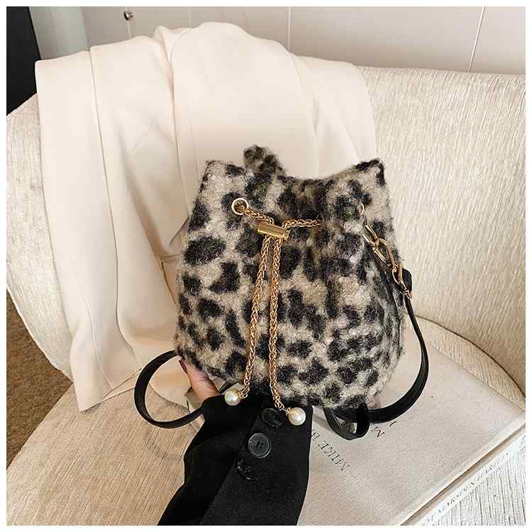 バッグ レディース 秋冬 ヒョウ柄 フェイクファー ショルダーバッグ 水桶型 ふわふわ もこもこ 大容量 ..