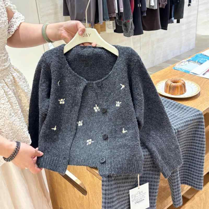 子供服 ニットカーディガン 長袖トップス 花柄 女の子 秋物 セーター ベスト セットアップ 2点セット ..