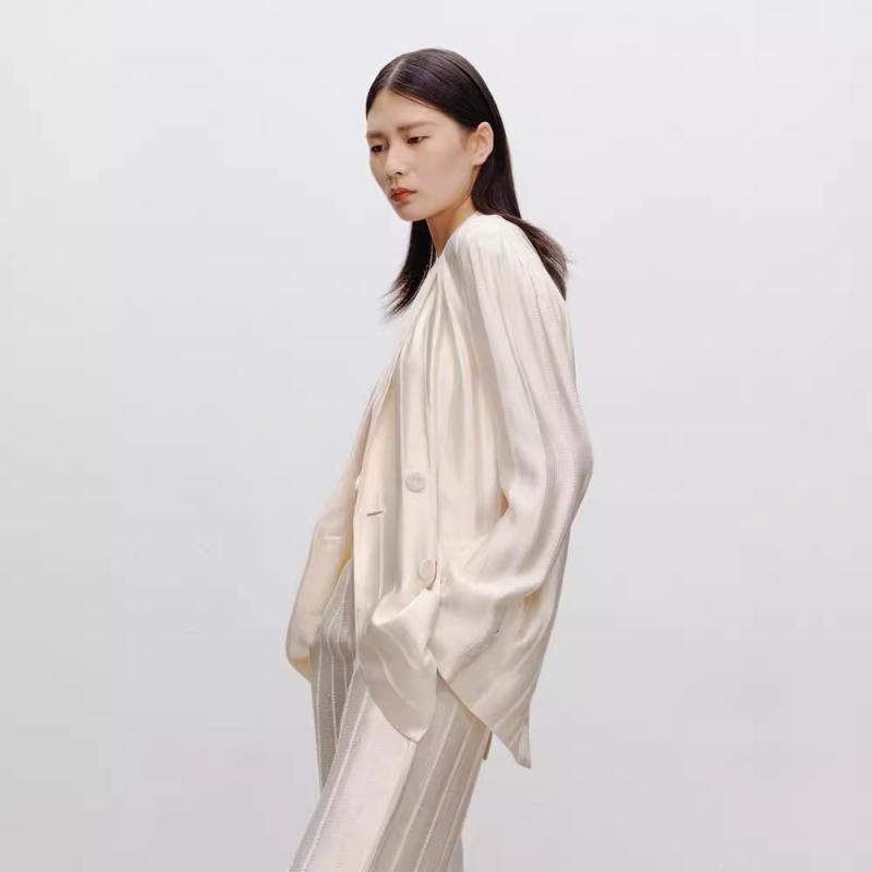 ジャケット レディース デザイナーズ 肌理感 ダブルブレスト 薄手 アウター カーディガン オフホワイト スーツ 長袖 トップス ボトムス 春 スタイル