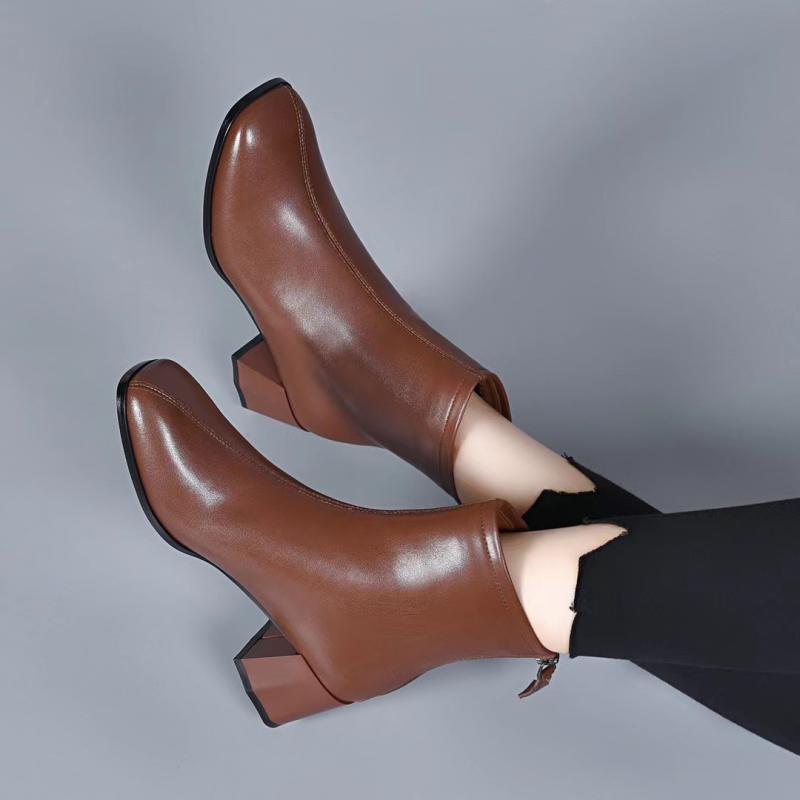 ショートブーツ レディース 本革 スクエアトゥ 太ヒール アンクルブーツ 秋冬 防寒 あったか 履きやす..