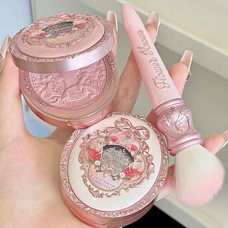 チークブラシ レディース メイクブラシ 羊毛 柔らかい ふわふわ パウダーブラシ ハイライトブラシ フェ..