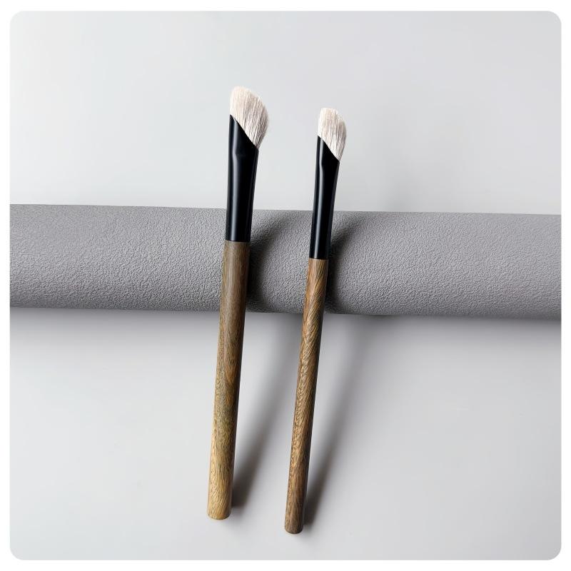 チークブラシ ハイライトブラシ 緑檀木 動物毛 ノーズシャドウブラシ 鼻 鼻梁 シェーディング 修容 フ..