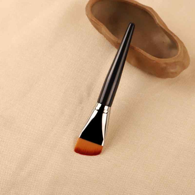 メイクブラシ ファンデーションブラシ 斜めカット 人工毛 ウッドハンドル 薄付き ムラなし フェイスブラシ