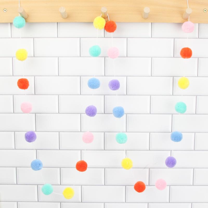 ガーランド キッズルーム 飾り付け 北欧カラー 毛糸玉 3cm テント飾り付け 写真撮影用小物 誕生日 デコ..
