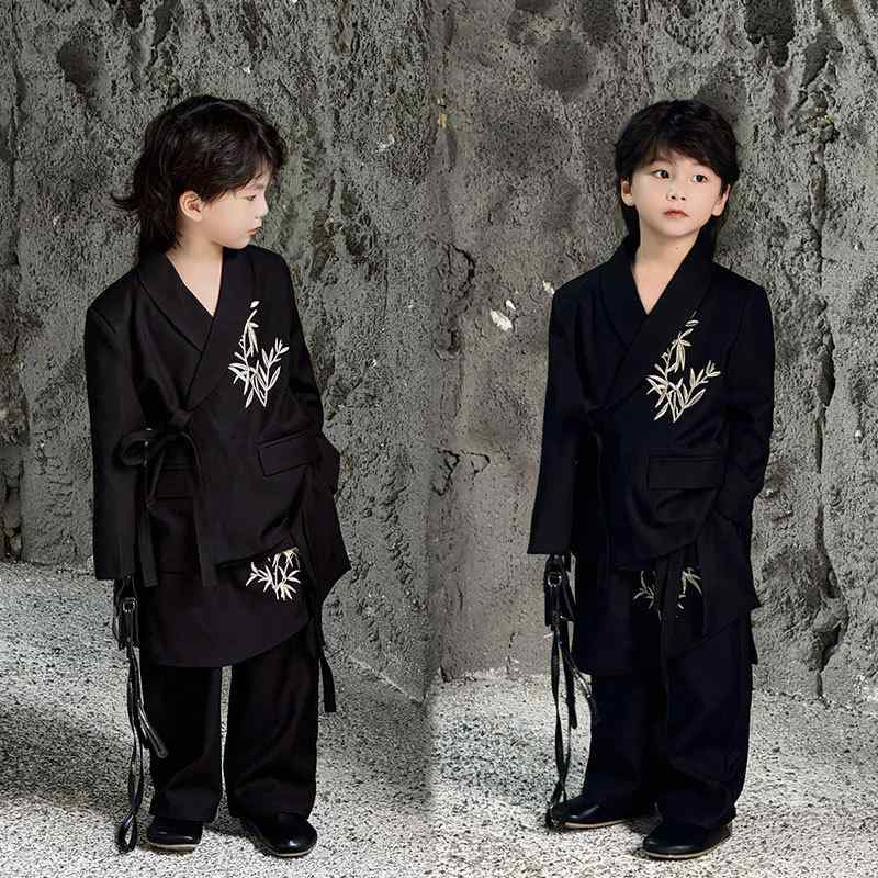 子供用スーツ 男の子 フォーマル ウェア 上下セット ジャケット パンツ 2点セット 3点セット 4点セット 長袖 ロングパンツ ポリエステル 発表会 結婚式 卒園式 入学式 黒 赤 刺繍