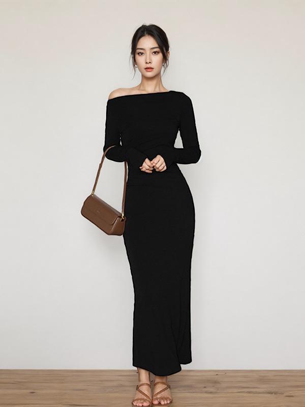 ワンピース レディース 高身長 黒 ロングワンピース 長袖 斜め肩 コットン 包臀 マキシ丈 秋冬 高腰 無地 スリム 伸縮性 普段使い
