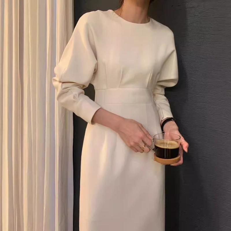 ワンピース レディース 韓国風 長袖 インナー ミディアム丈 ラウンドネック パフスリーブ Aライン ウエストマーク 無地 ブラック 黒 ベージュ S M L 春 秋冬