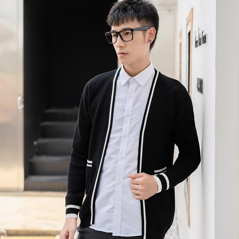 ・カテゴリ: ニット ・スタイル: 韓国風 ・タイプ: カーディガン ・フィット: ルーズ ・ネックライン: Vネック ・袖丈: 長袖 ・厚さ: 普通 ・柄: 配色 ・対象年齢: 成人 ・対象: 青年 ・対象性別: 男性 ・素材: 綿100% ・色: ブラック、ライトグレー ・サイズ: S、M、L、XL、XXL、XXXL ・お手入れ: 洗濯機洗い可