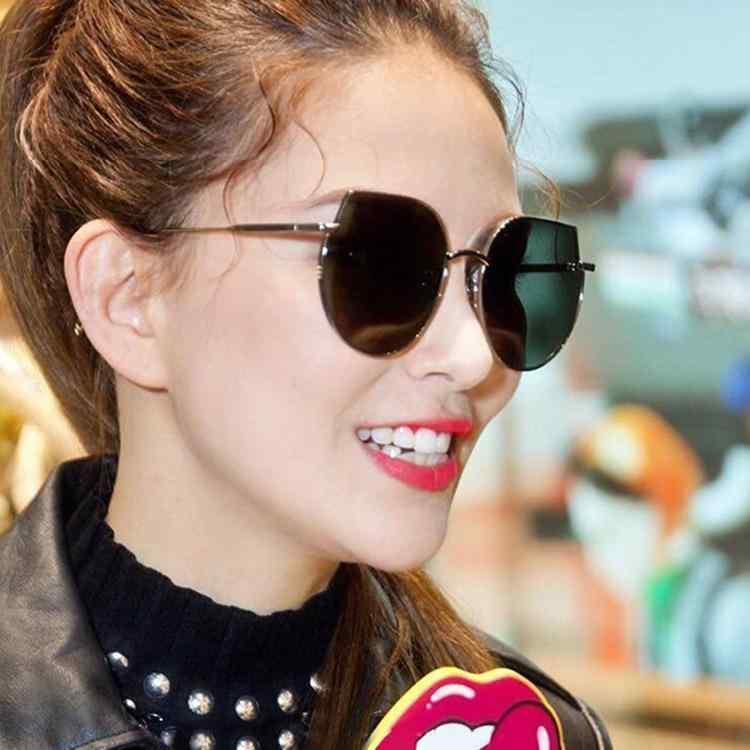 サングラス レディース 韓版 トレンド UV400 黒 ブラック 金色 ゴールド 銀色 シルバー 猫目 キャットアイ ドライブ 旅行 パーティー