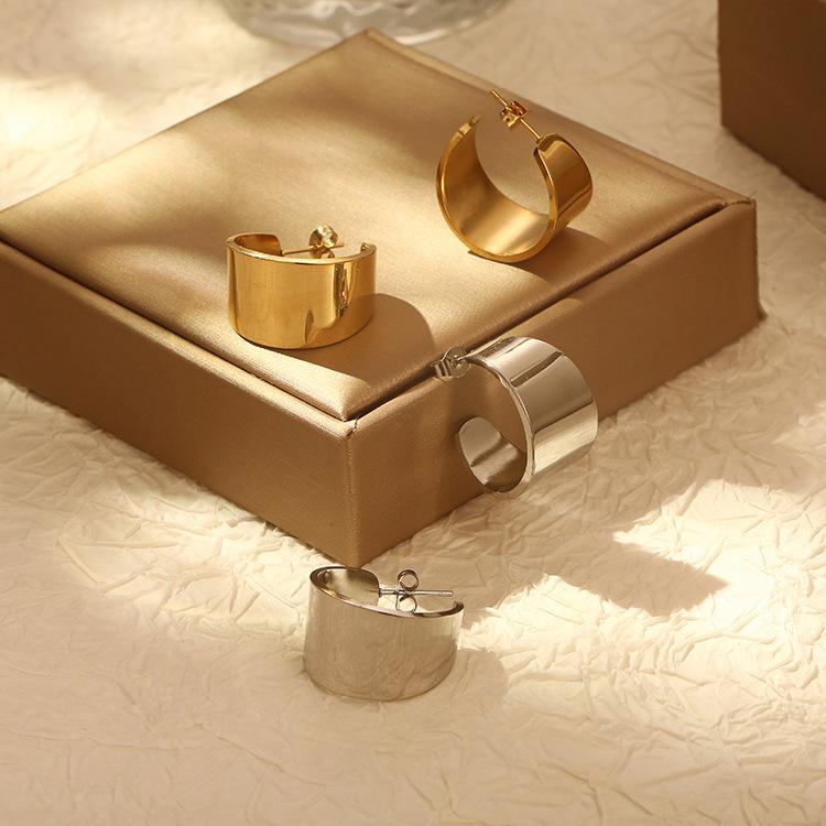 ピアス レディース C形 光沢 ワイド チタン鋼製 イヤリング 幾何学模様 スタイリッシュ 電気メッキ加工..