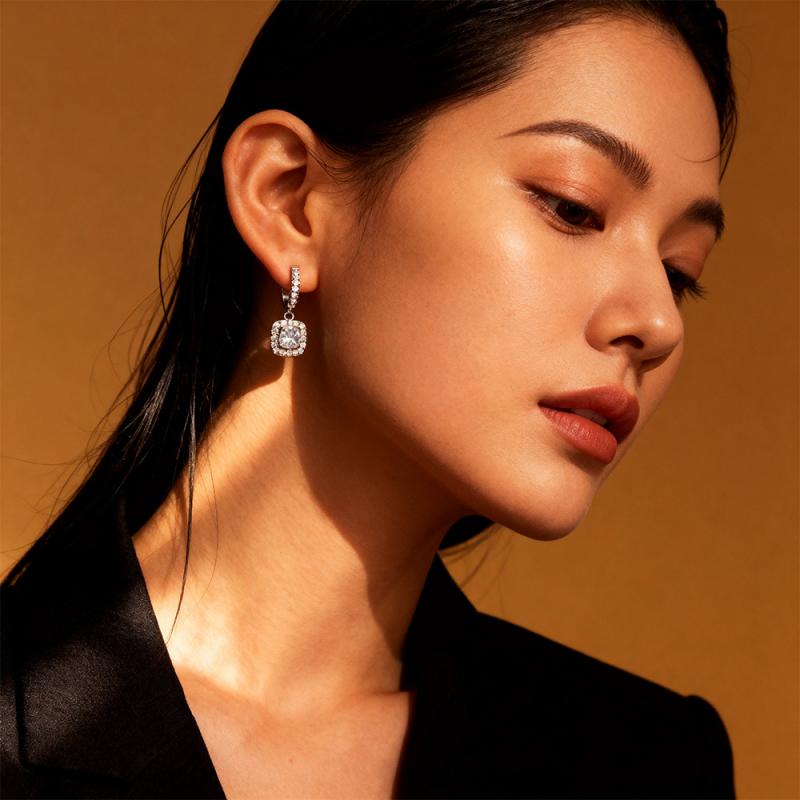 ピアス レディース Dカラー モアサナイト 925シルバー スクエア 幾何学 白金色 スタッドピアス ファッ..