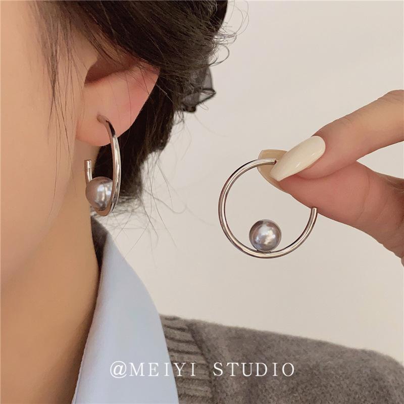 イヤリング レディース シルバー 銀色 幾何学模様 小ぶり エレガント 高見え 通勤 デート