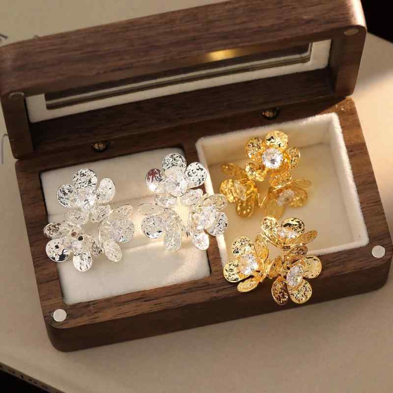 イヤリング レディース 立体 花 ジルコニア 花びら レトロ 金属 幾何学 ゴールド シルバー ファッショ..
