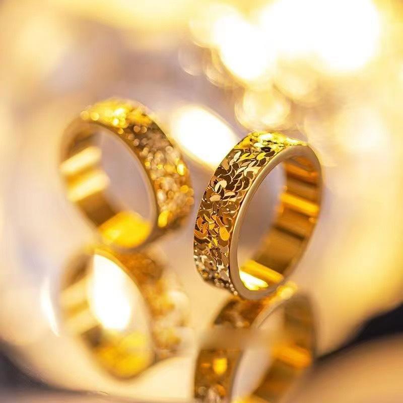 指輪 レディース 高見え 钛鋼 碎冰 デザイン ゴールドカラー リング ペアリング フリーサイズ 5号 6号 ..