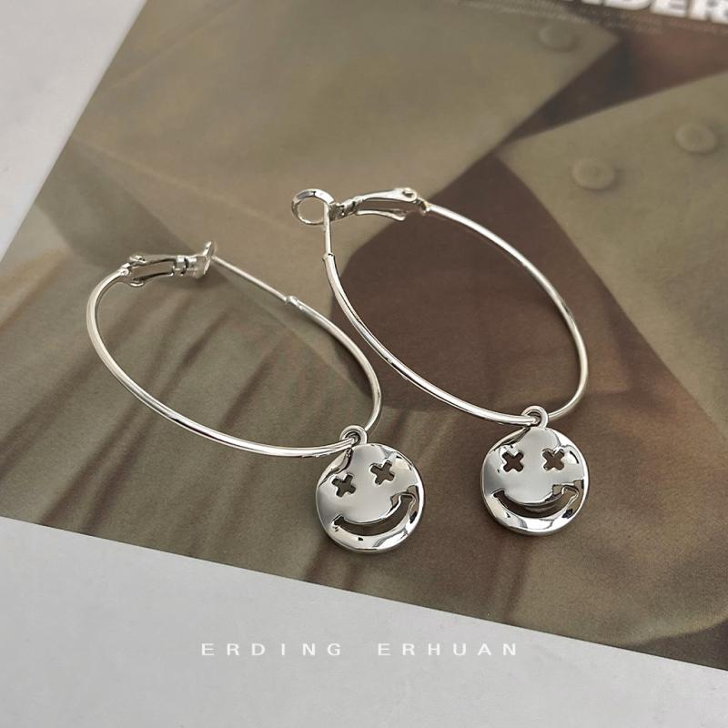イヤリング レディース 大ぶり 笑顔 幾何学模様 フープピアス シルバー 電気メッキ加工 個性派 アクセサリー ギフト プレゼント