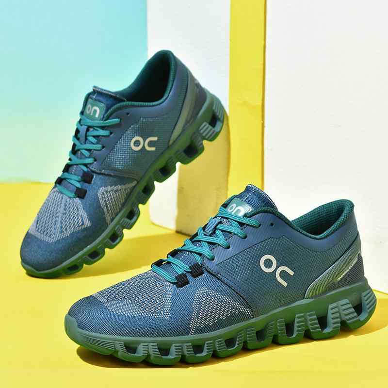 スニーカー メンズ 通気性 メッシュ 運動靴 ランニングシューズ 学生 普段使い カジュアル 厚底 ローカット 黒 白 スポーツ 軽量 運動 春夏