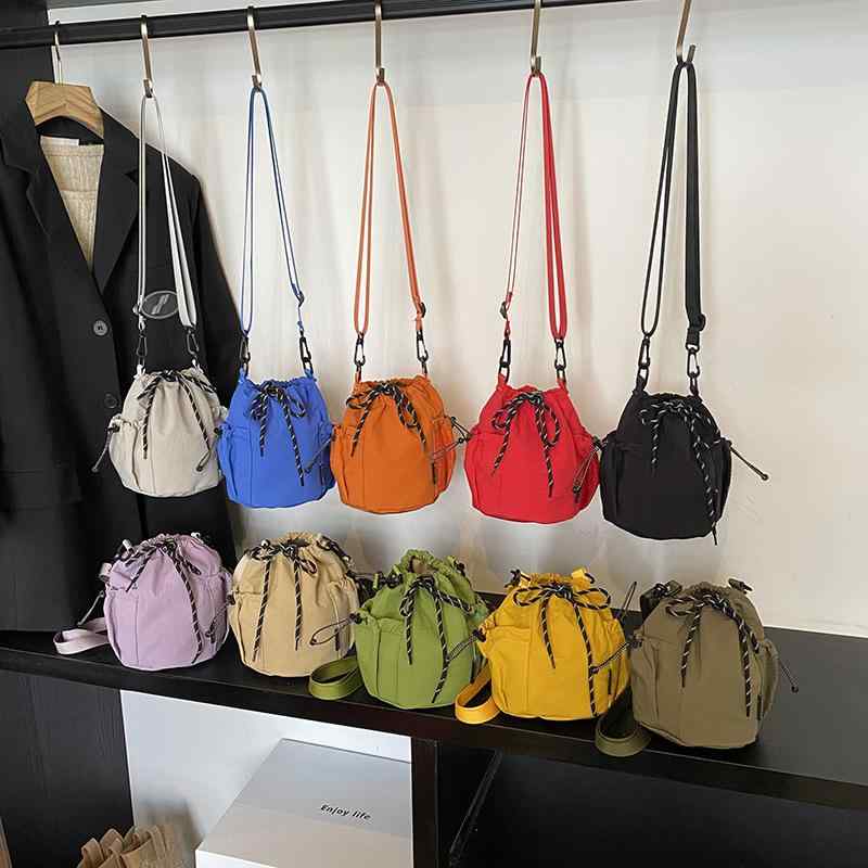 ショルダーバッグ レディース 水桶型 巾着 ナイロン 撥水 軽量 スポーツ カジュアル 旅行 アウトドア 普段使い ブルー レッド パープル