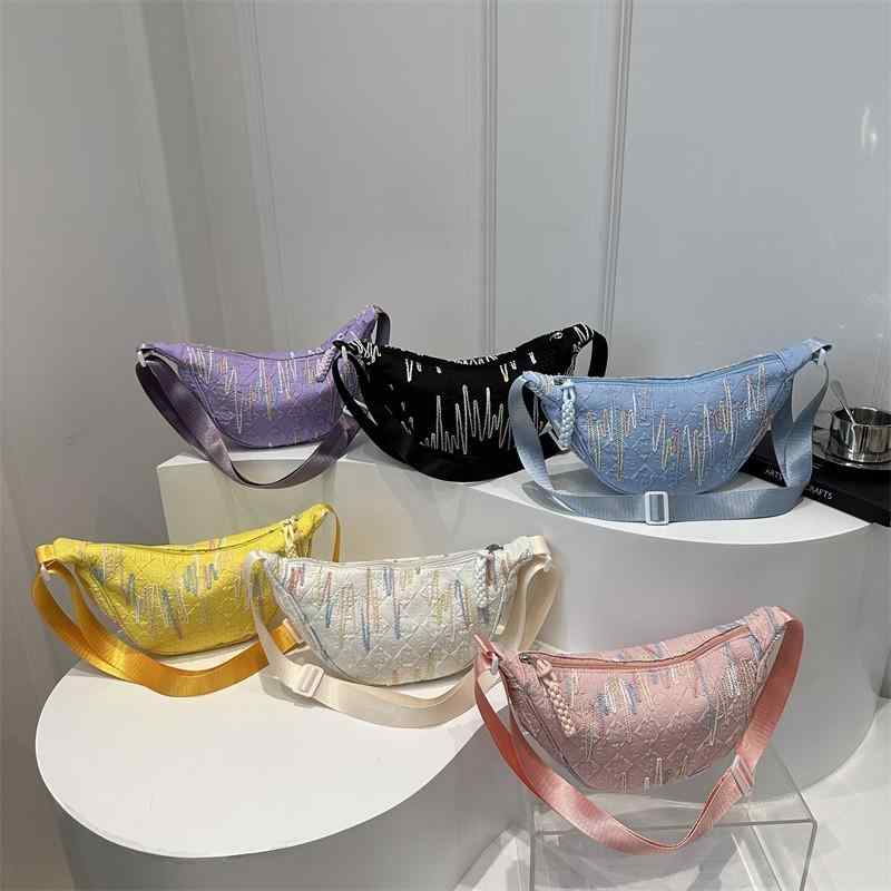 ショルダーバッグ レディース 斜め掛け 鞄 カバン スマホポーチ ナイロン 餃子型 ゆったりサイズ 肩掛け 無地 ピンク ブルー パープル イエロー ブラック ホワイト