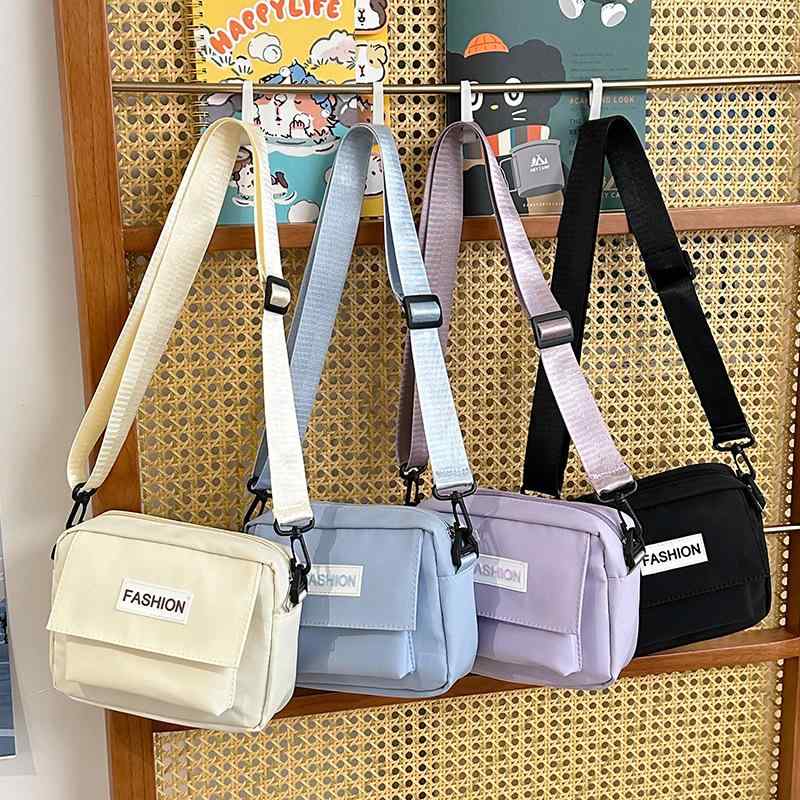 ショルダーバッグ レディース メンズ カジュアル スポーツ 学生 スマホバッグ ナイロン 斜めがけ メッセンジャーバッグ 旅行 白色 黒色 青色 紫色