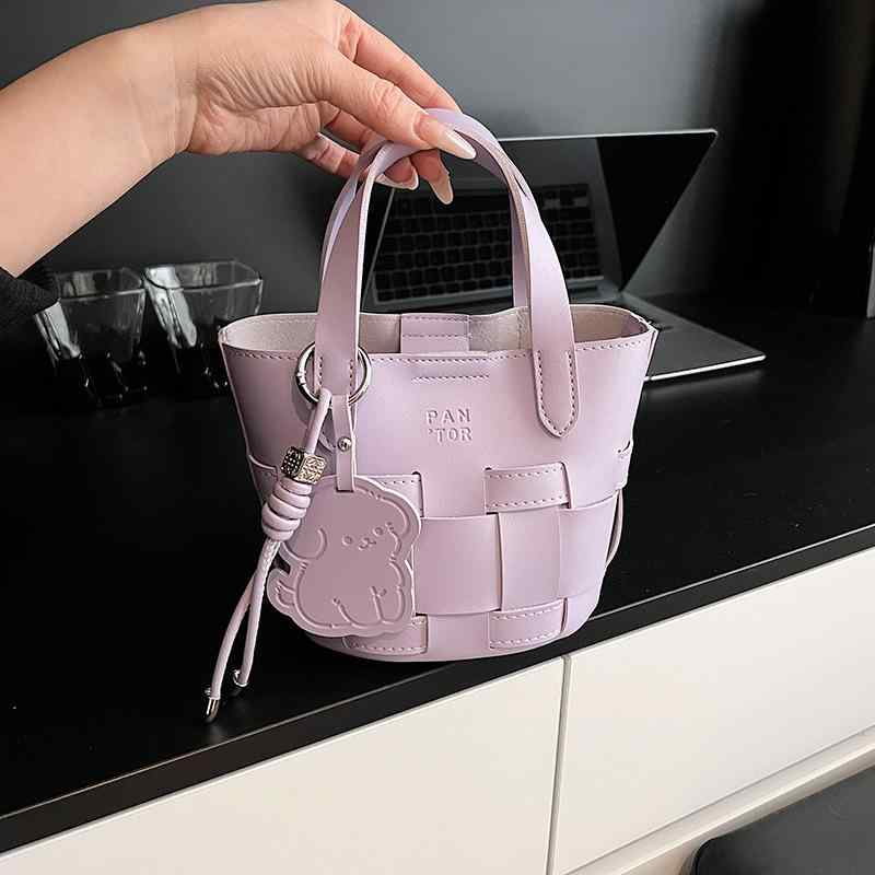 楽天トミーショップ 楽天市場店トートバッグ レディース 水桶型 ショルダーバッグ 斜めがけ 鞄 PU レザー カゴバッグ風 編み込み 白 青 黒 ベージュ 紫 普段使い