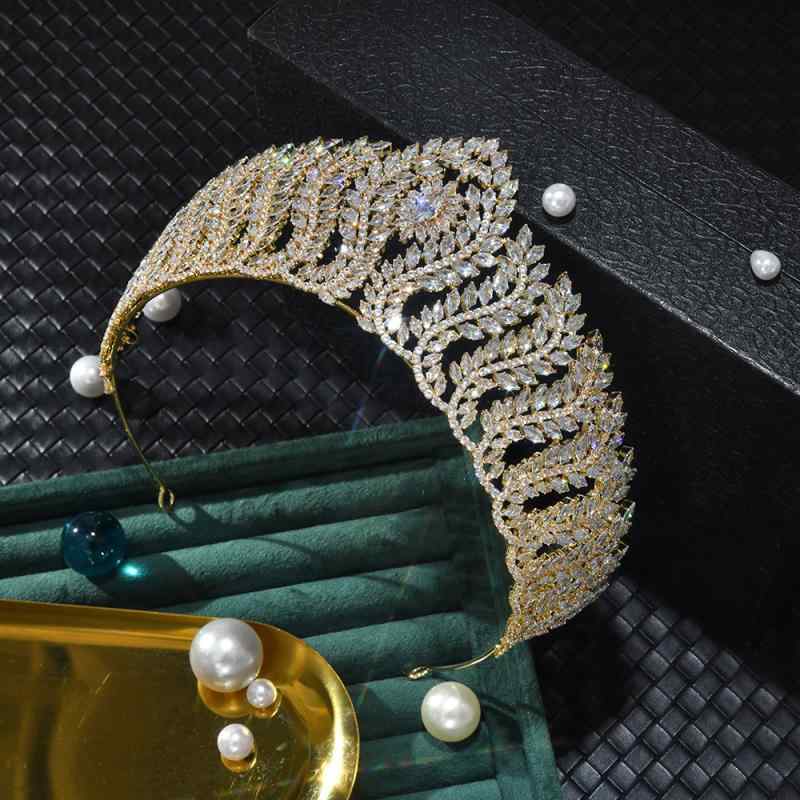 ヘアアクセサリー レディース 王冠 ジルコニア ティアラ 合金製 カチューシャ 花嫁 結婚式 ウェディング ブライダル エレガント 高級感 電気メッキ加工 ゴールド(x2)