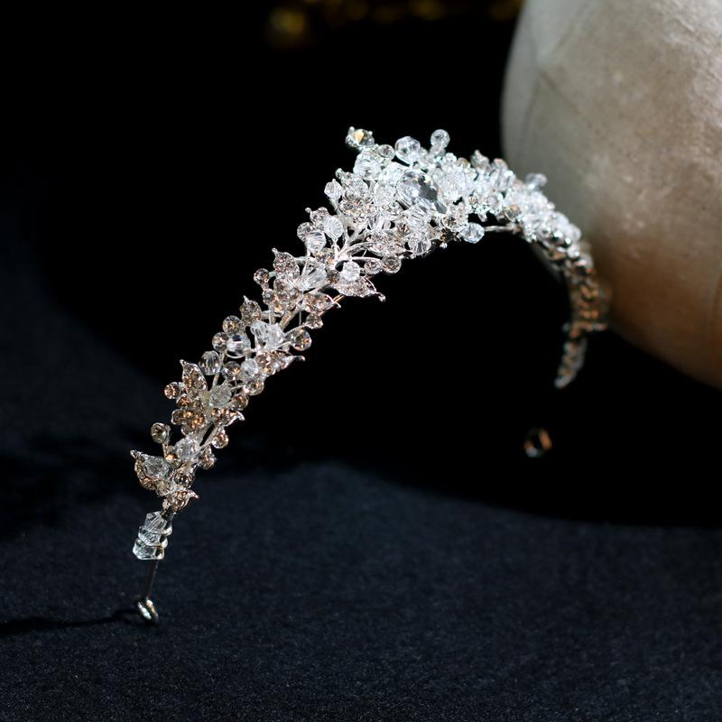 ティアラ ウェディング 結婚式 ブライダル 髪飾り ヘッドドレス ヘアアクセサリー シルバー 合金 クリスタル 披露宴 花嫁 誕生日 パーティー 発表会 演奏会 王冠 クラウン 銀底白色