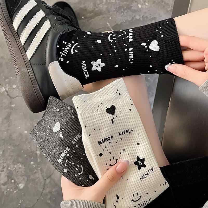 靴下 レディース 秋冬 韓国風 スクール ブラック ホワイト グレー 落書き ハート スマイル プリント か..