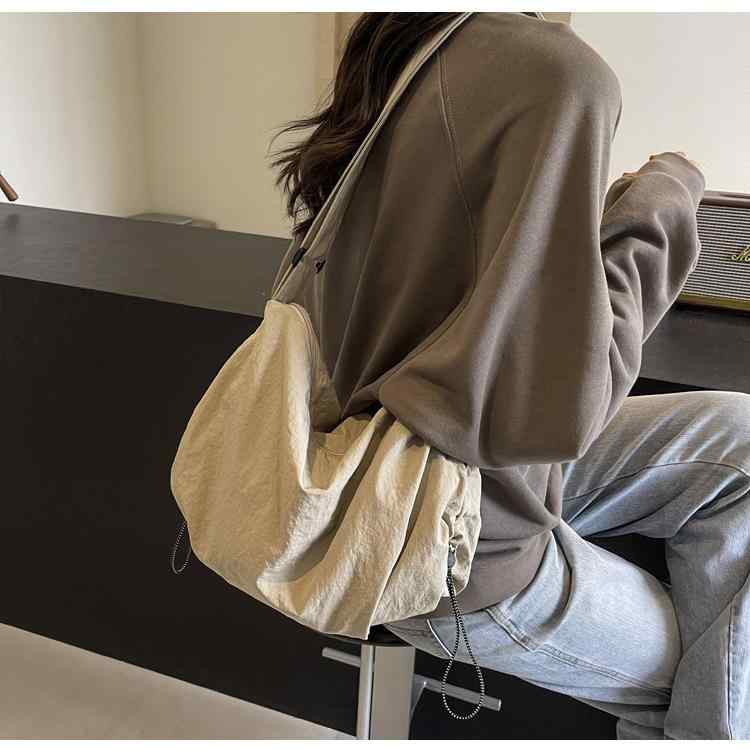 餃子バッグ レディース トートバッグ ショルダーバッグ 斜めがけ 大容量 通勤 鞄 ファッション ドロー..