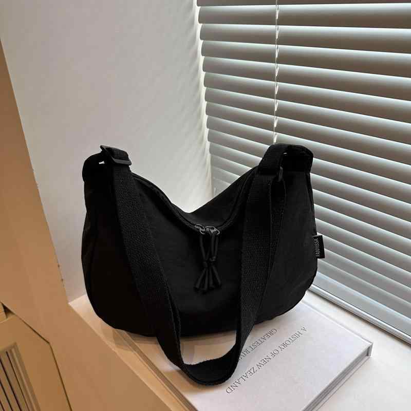 レディース ショルダーバッグ 大容量 餃子型 ナイロン 斜めがけ 鞄 カジュアル 無地 通勤 普段使い 旅行 お出かけ 春夏