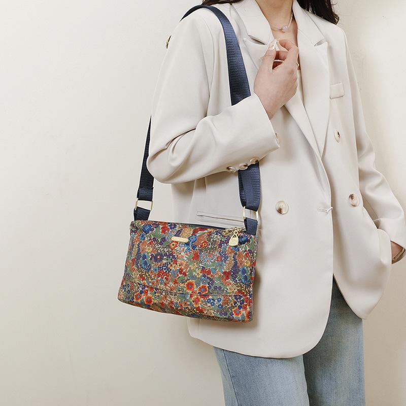 ショルダーバッグ レディース 鞄 カバン ナイロン 斜め掛け 肩掛け 旅行用 ママバッグ 中高年向け スト..