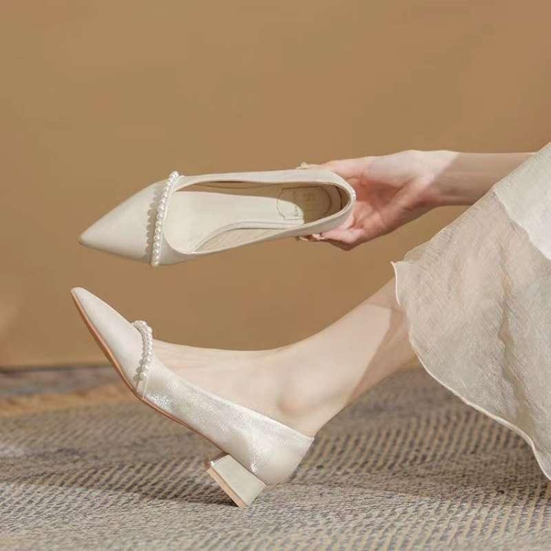 パンプス レディース ウェディングシューズ ブライダルシューズ ローヒール ポインテッドトゥ 太ヒール..