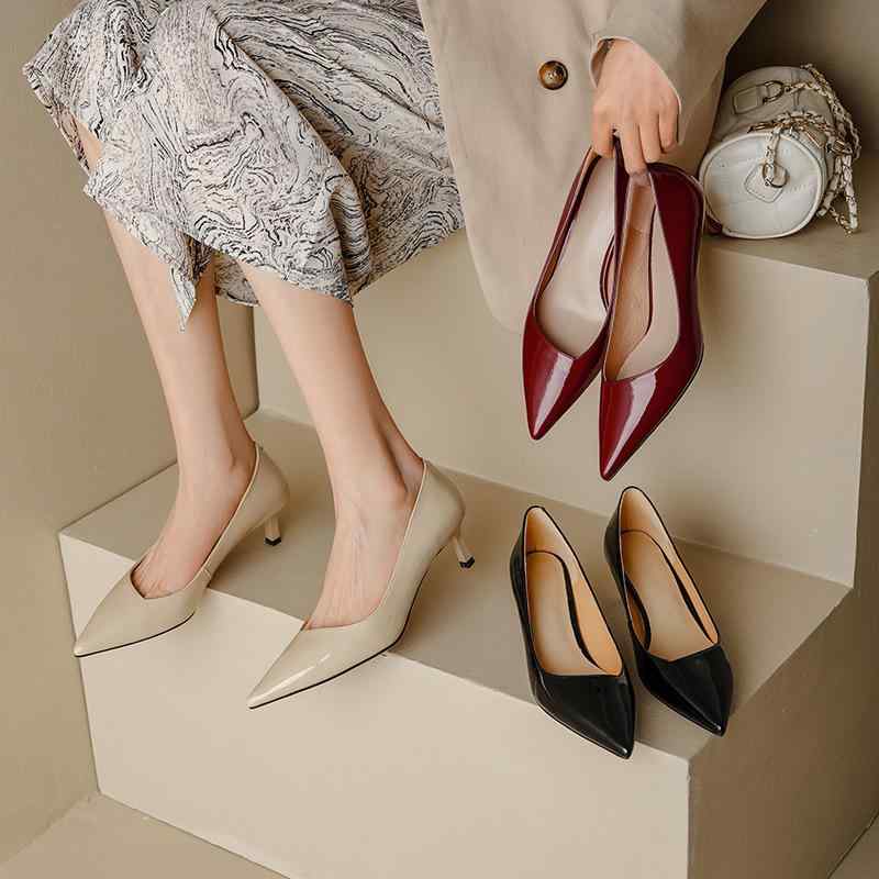 パンプス レディース 春秋 ポインテッドトゥ プレーン ミドルヒール ワインレッド ブラック ベージュ ..