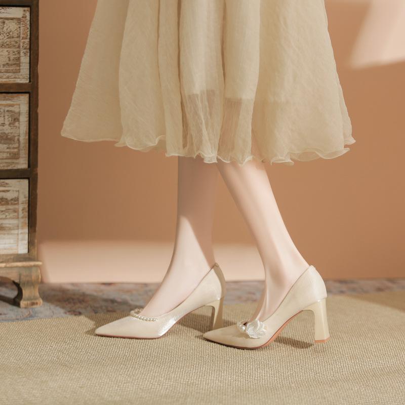 パンプス レディース ウェディング シューズ 結婚式 チャンキーヒール ポインテッドトゥ パール シルク..
