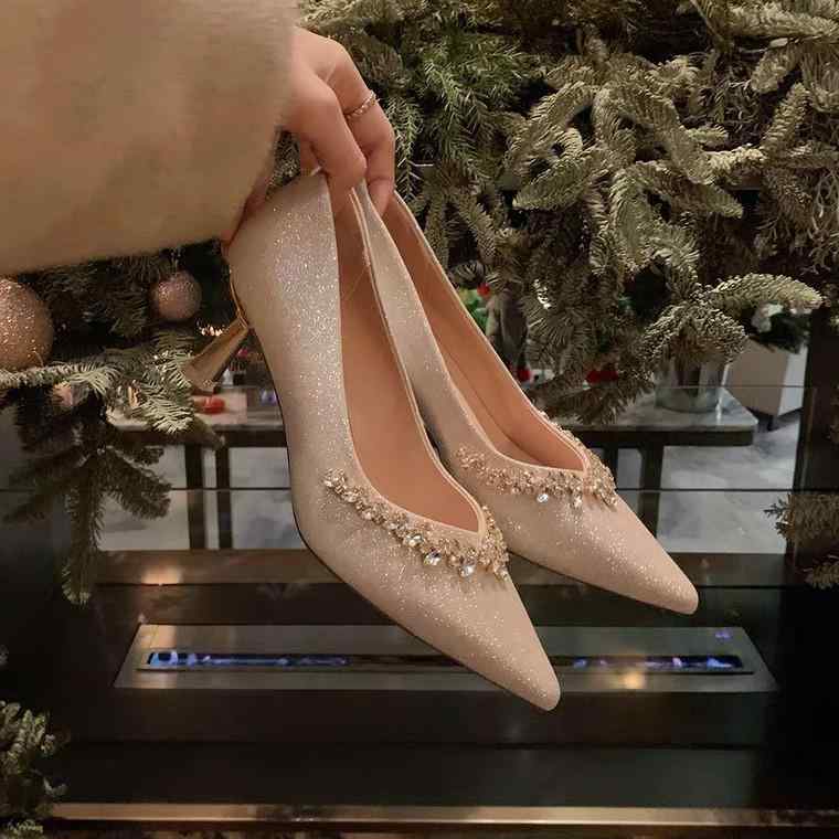 パンプス レディース 羊革 水钻 ポインテッドトゥ ミドルヒール 滑り止め 結婚式 パーティー 二次会 デ..