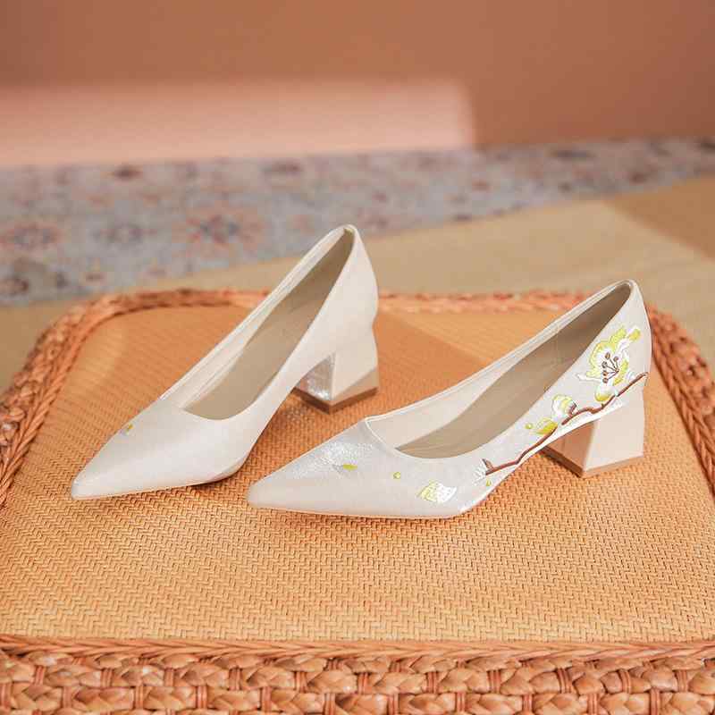 ウェディングシューズ レディース 粗めヒール ウェディング 杏色 中華風 花柄 刺繡 チャイナドレス 結..