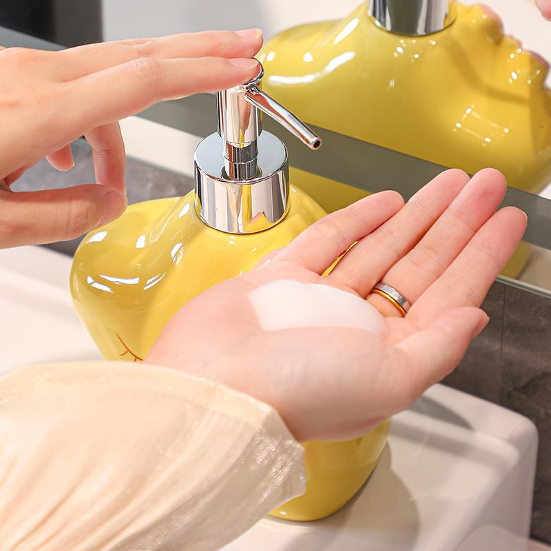 ソープディッシュ 石鹸ケース 石鹸置き かわいい レディース 陶器 チーズ型 星型 洗面所 お風呂場 浴室..