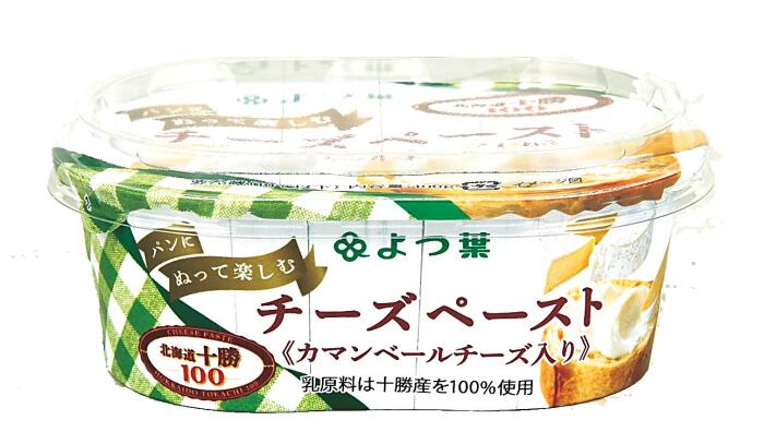 乳原料は、北海道十勝産を100％使用。 カマンベールチーズを使用しているため、 カマンベールの深いコクを簡単にお楽しみいただけます。 冷蔵状態でもやわらかいので、 冷蔵庫から出した瞬間からすぐに スッとぬることができ、忙しい朝にぴったりです。 そのままパンにぬるだけでなく、料理のコク出しなどにもお使いいただけます。 内容量 100g×6個 保存方法 要冷蔵　10℃以下で保存して下さい 原材料 ナチュラルチーズ（北海道十勝製造）、バター（北海道十勝製造）、脱脂粉乳（北海道十勝製造）／乳化剤 メーカー よつ葉乳業 賞味期限 製造後180日　　 よつ葉パンにぬって楽しむチーズペースト　カマンベールチーズ入り Item Information 商品名 よつ葉パンにぬって楽しむチーズペースト　カマンベールチーズ入り 原材料 ナチュラルチーズ（北海道十勝製造）、バター（北海道十勝製造）、脱脂粉乳（北海道十勝製造）／乳化剤 内容量 100g×6個 成分規格 無脂乳固形分 14.5%、乳脂肪分 18.0% 賞味期限 製造後180日 保存方法 要冷蔵　10℃以下で保存して下さい メーカー よつ葉乳業