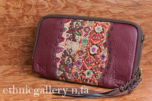 インドのミラーワーク刺繍古布×レザーの財布（ワインレッド）【送料無料】【エスニック】【財布】【ポ..
