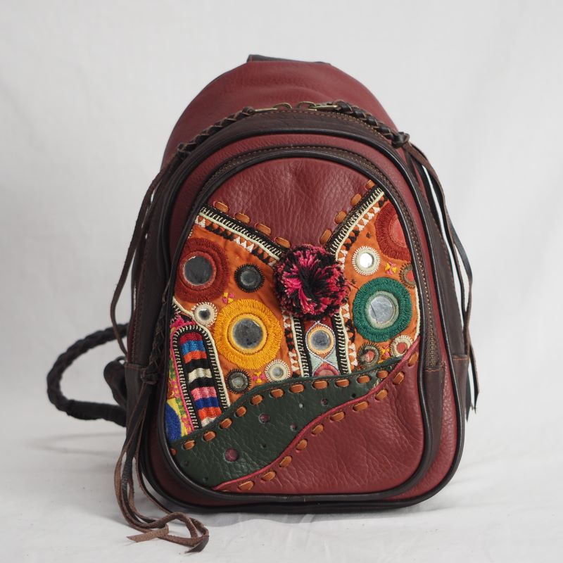 ミラーワーク刺繍バッグ（レッド）【送料無料】【レディース】【バッグ】【山岳民族】【革】【少数民族..