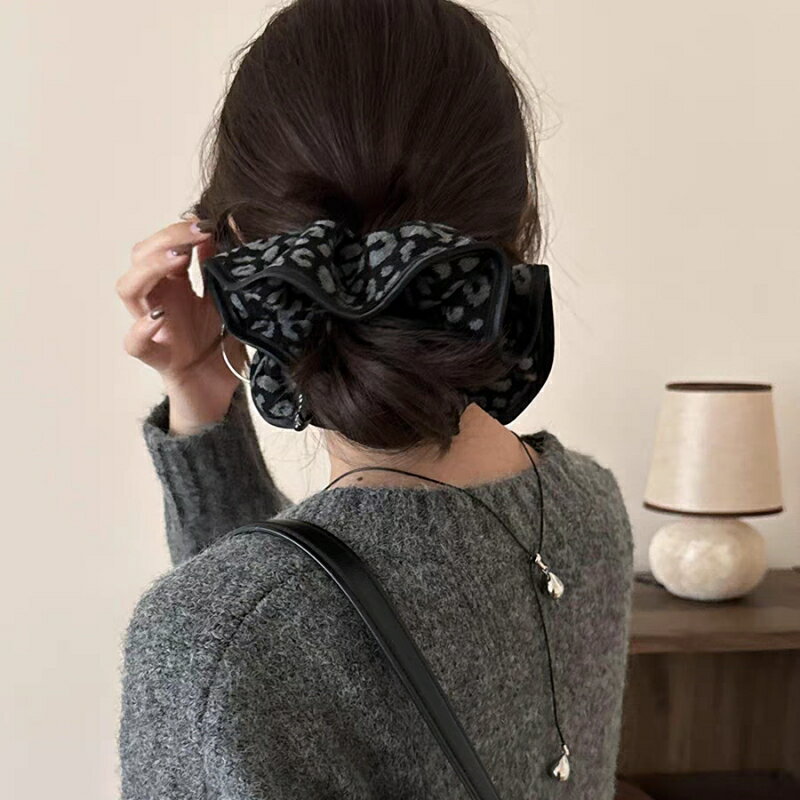 シュシュ ヘアアクセサリー ヘアゴム ヒョウ柄 大ぶり 大きい ビッグ まとめ髪 ポニーテール ヘアアレ..