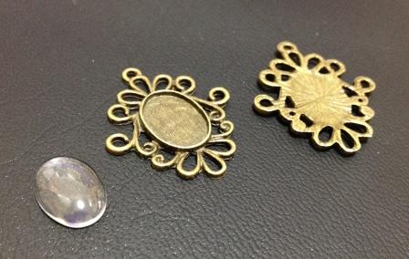 アンティーク調　金古美 アクセサリーチャーム　ガラス付きフレームC　1個　【メール便対応】