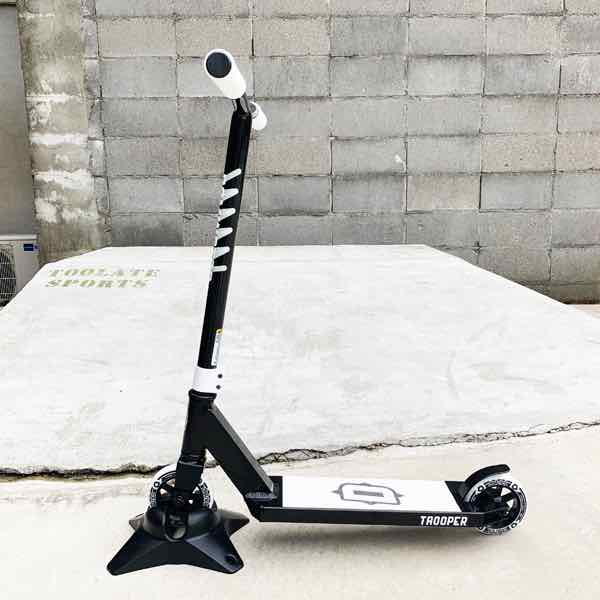 フリースタイルスクーターキッズモデル　DOMINATOR ドミネーター　TROOPER トゥルーパー ホワイト 身長90~120cm　キックボードスタントトリック 2