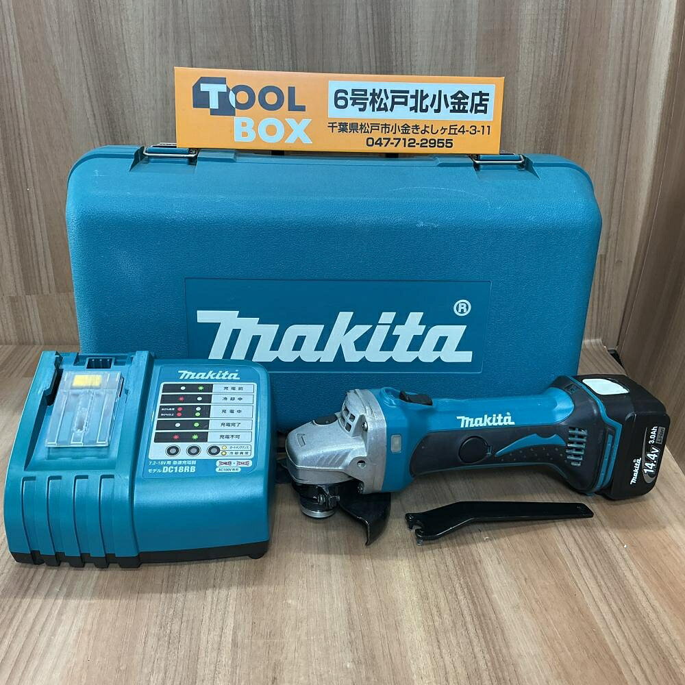 ご覧いただきありがとうございます マキタ/makita GA400DZ 14.4V100mm充電式ディスクグラインダ（バッテリ＋充電器）です 動作確認、回転、シャフトロック、確認済みです ※その他点検不足な所ある可能性がございますのでご了承下さい ・バッテリ：BL1430（充電回数44回、過負荷40％、寿命4/4） ・セット内容：本体、バッテリ1個、充電器、レンチ、ケース 写真に写っているものが全てです 外装等は写真をご確認いただき、是非ご検討よろしくお願いいたします 店頭併売も行っておりますので品切れの際はご了承下さいご覧いただきありがとうございます マキタ/makita GA400DZ 14.4V100mm充電式ディスクグラインダ（バッテリ＋充電器）です 動作確認、回転、シャフトロック、確認済みです ※その他点検不足な所ある可能性がございますのでご了承下さい ・バッテリ：BL1430（充電回数44回、過負荷40％、寿命4/4） ・セット内容：本体、バッテリ1個、充電器、レンチ、ケース 写真に写っているものが全てです 外装等は写真をご確認いただき、是非ご検討よろしくお願いいたします 店頭併売も行っておりますので品切れの際はご了承下さい